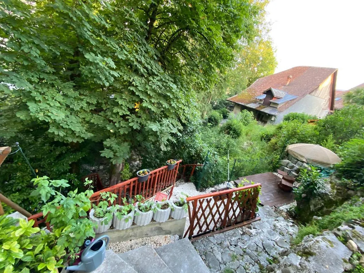 הוילה Castle View Menthon בית נופש